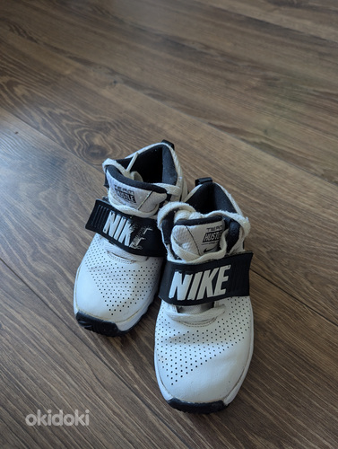 Кроссовки NIKE