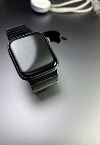 Apple Watch Series 4 GPS 44mm Graphite Aluminium aku.83% (10 foto / 10)