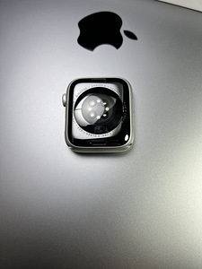 Apple Watch Series 6 GPS + LTE 44mm Aluminium Silver Aku92% (6 foto / 10)
