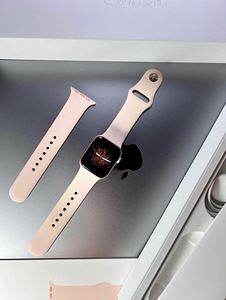 Apple Watch Series 4 GPS 40mm Gold Aluminium Aku.87% (1 foto / 7)