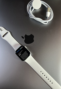 Apple Watch Series 4 GPS 40mm Aluminium Silver BH88% (3 foto / 5)