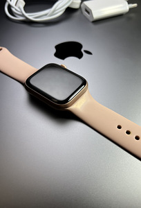 Apple Watch Series 4 GPS 44mm Gold Aluminium BH100% (1 foto / 8)
