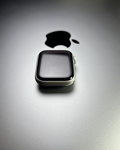 Apple Watch SE Gen.2 GPS 40 мм Silver Aluminum BH91% (3 фото из 8)