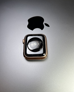 Apple Watch Series 4 GPS 40mm Gold Aluminium BH83% (8 foto / 8)
