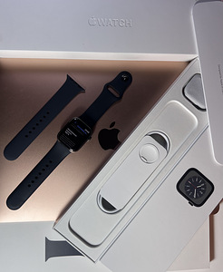 Apple Watch Series 8 GPS+LTE 41mm Graphite Stainless Steel (2 foto / 10)