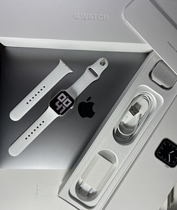 Apple Watch Series 5 GPS 40mm Aluminium Silver BH83% (1 foto / 8)