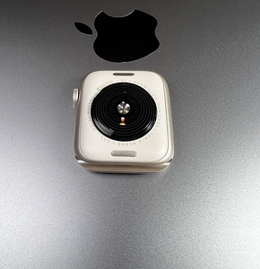 Apple Watch SE Gen.2 GPS 40 мм Starlight Aluminum BH99% (7 фото из 8)