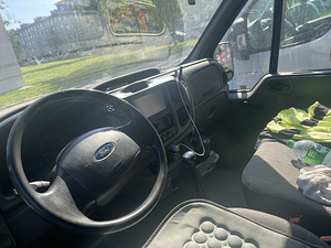 Ford Transit 300 van (4 foto / 4)