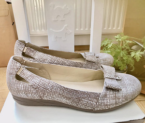 Босоножки женские. (3 фото из 10)