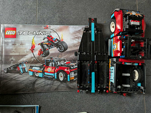 13 наборов Lego с инструкциями (2 фото из 2)