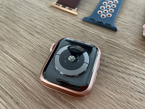 Apple Watch Seried 4 GPS (40mm) Gold (3 foto / 3)