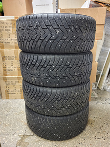 Naasterehvid Nokian 275/40 R21 (1 foto / 5)
