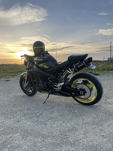 Yamaha r1 (3 фото из 6)