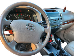 Toyota Land Cruiser 2007 (6 foto / 7)