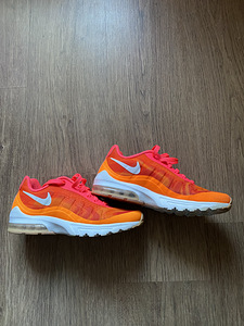 Nike (2 foto / 3)