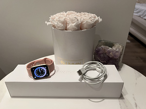 Продается Apple Watch Series 5 GPS 44 мм (2 фото из 3)