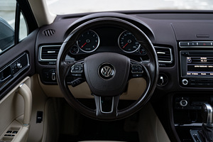 Volkswagen Touareg (13 foto / 14)