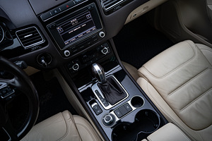 Volkswagen Touareg (14 foto / 14)