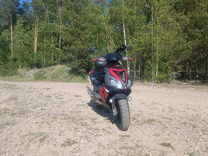 Roller aprilia SR 50R (3 foto / 5)