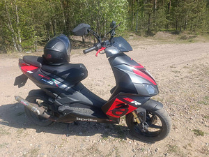 Roller aprilia SR 50R (4 foto / 5)