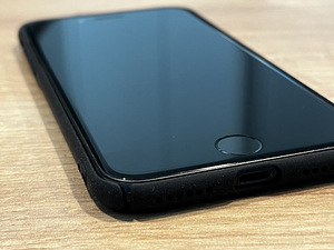 iPhone 7/8/SE õhuke kaitsümbris/ kate/ case (2 foto / 3)
