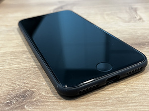 iPhone 7/8/SE тонкий чехол (2 фото из 3)