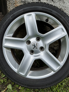 Продам литые диски Peugeot 17" с летней резиной как новая! (1 фото из 4)