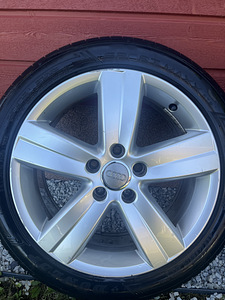 Продаются Audi 17” литые диски с летними шинами (2 фото из 5)