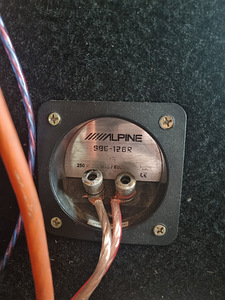 Alpine SBG-12BR 800w subwoofer + võimendi + juhtmekomplekt (2 foto / 3)
