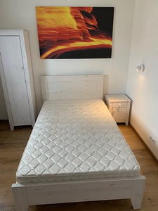 Täispuidu voodi madratsiga + öökapp + riiulikapp (1 foto / 4)