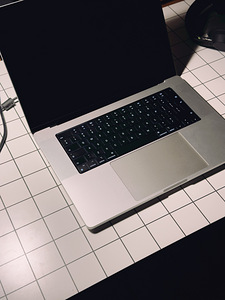 Macbook Pro M1, 16” 2021, 16GB, 1 TB, Silver, INT (1 foto / 2)