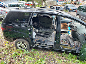 Toyota Previa varuosadeks (5 foto / 8)