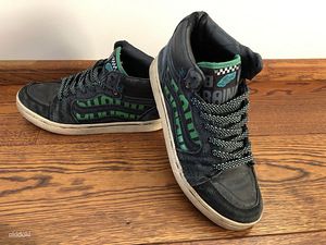 Vans обувь 44 - 2 пары (2 фото из 2)