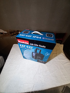 Makita raadio DMR108 (1 foto / 3)