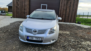 Toyota Avensis (2 foto / 10)
