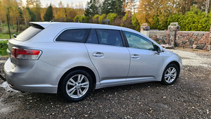Toyota Avensis (3 foto / 10)