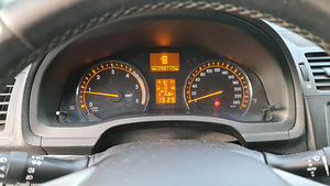 Toyota Avensis (7 foto / 10)