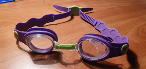 Lillad ujumisprillid Speedo (1 foto / 2)