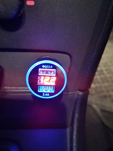FM Bluetooth-telefoni MP3-saatja (2 foto / 2)