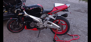Aprilia rsv 1000 (3 foto / 5)