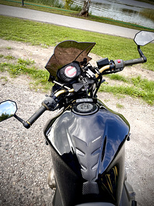 Kawasaki Z 750 R4 ZR750JE 85kW 2004 (3 foto / 3)