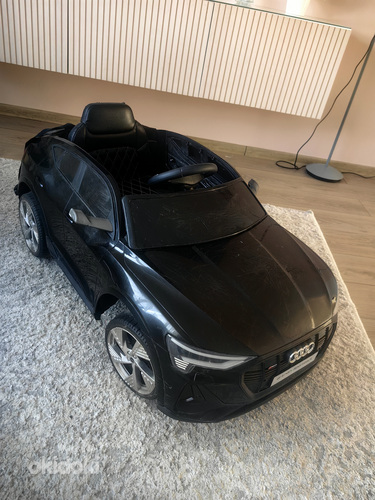 Электромобиль audi e-tron 4x4
