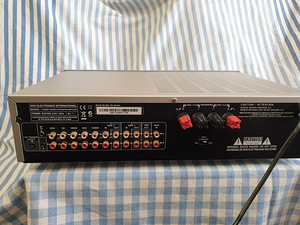 NAD C320 BEE Stereo integrated amplifier. (4 фото из 6)