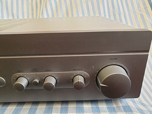 NAD C320 BEE Stereo integrated amplifier. (2 фото из 6)