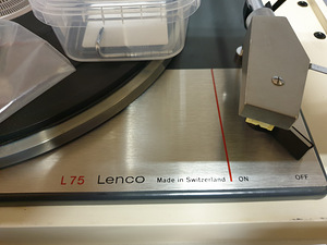 Виниловый проигрыватель Lenco 75 в отличном состоянии. (3 фото из 6)
