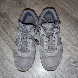 Кроссовки nike (3 фото из 3)