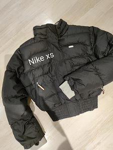 Nike куртка (1 фото из 3)