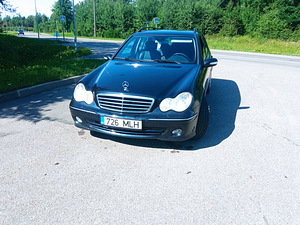 Мерседес бенц с220 2005 (2 фото из 7)
