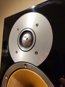 Bowers & Wilkins CM8 põrandakõlarid (7 foto / 8)