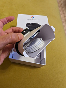 Google Pixel Watch (матовый черный) (4 фото из 4)